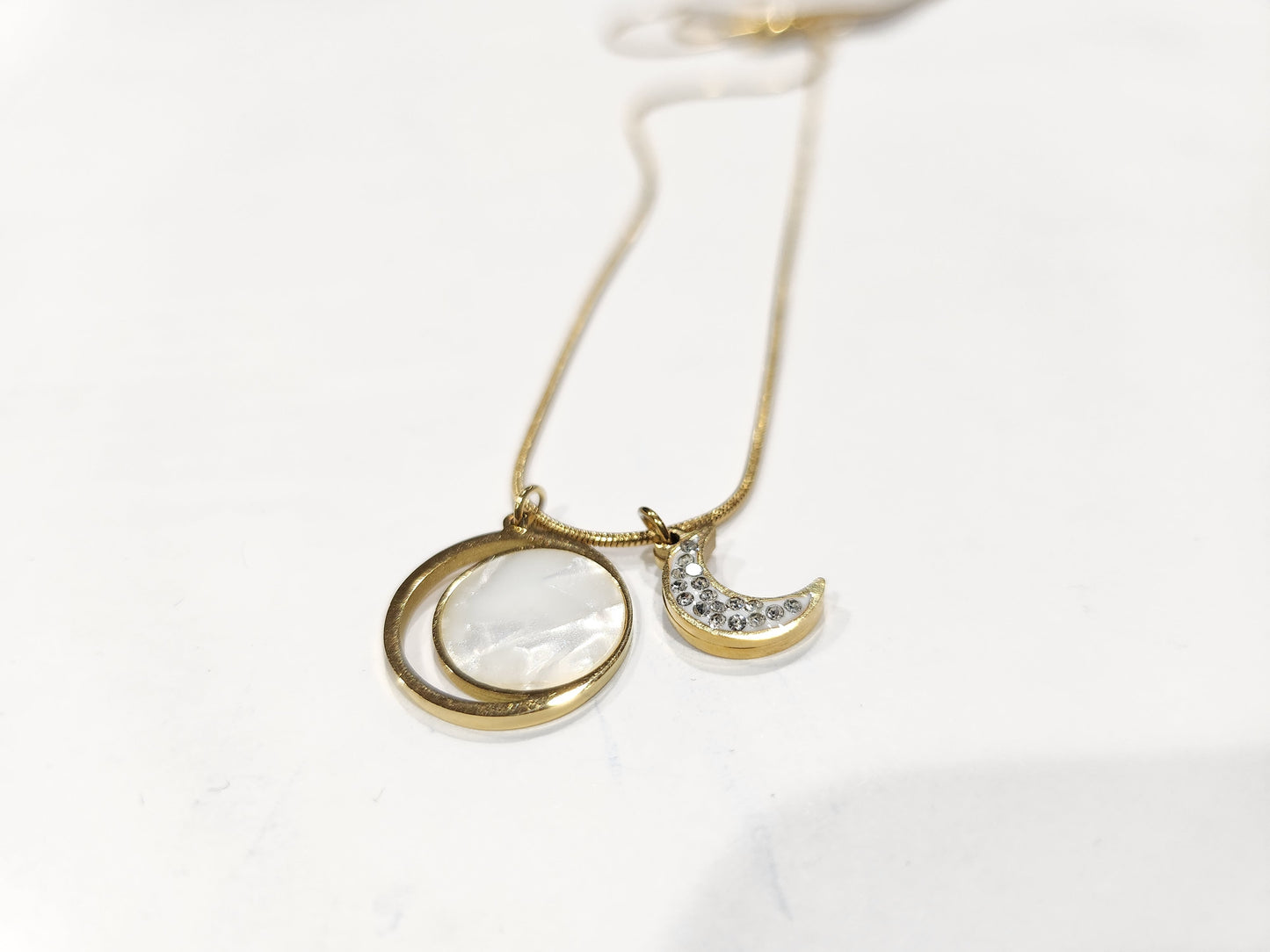 Collar chapado en oro de 18 quilates para mujer con colgante de luna y media luna de circón